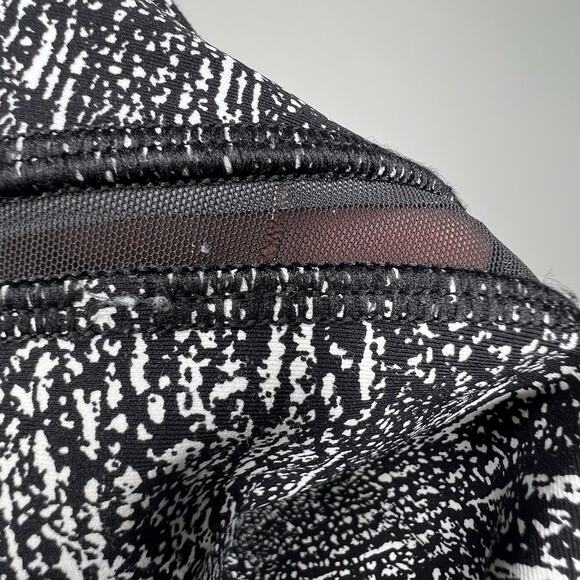 LULULEMON Pace Perfect 7/8 Tight (25") Legging Black White Womens 4 - Picture 10 of 14